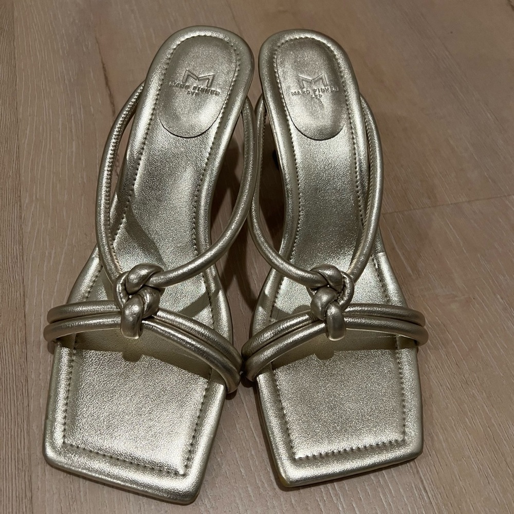 New ✨Marc Fisher Gold Sandals